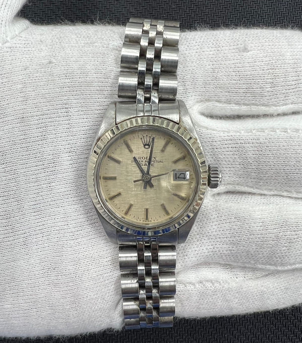 Rolex oyster perpetual date 6917sv